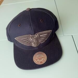 Mitchell and Ness New Orleans Pelicans Navy Blue Hat. NWT